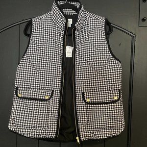 Brand NEW J Crew puffy vest with black and white pattern - Size Medium